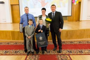 Андрей Турчак поблагодарил приемных родителей за любовь и тепло, которые они дарят детям (ФОТО)