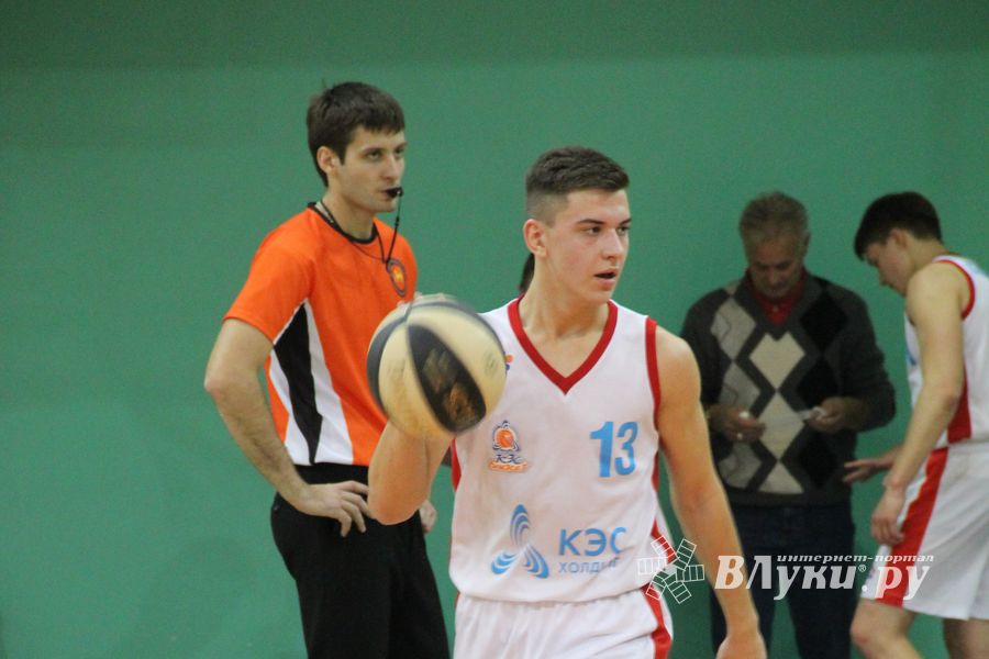 В Великих Луках прошли финальные игры муниципального этапа «КЭС-Баскет» (фото)