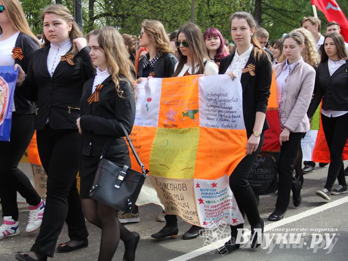 Парад Победы в Великих Луках (фото)