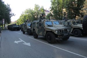 Военный парад в Великих Луках (ФОТО)