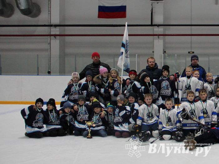 Детский турнир по хоккею прошел в Великих Луках (ФОТО)