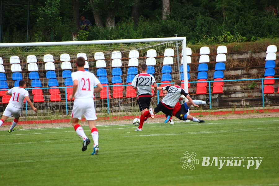 "Экспресс" (Великие Луки) - "Купол-ВДВ" (Псков)