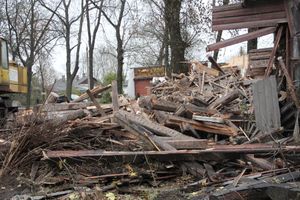 В Великих Луках сносят барак (ФОТО)
