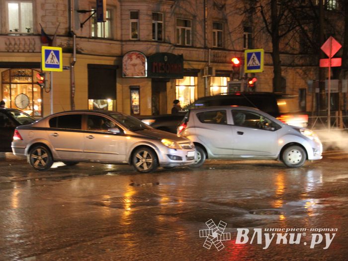 ДТП на перекрёстке Ленина-Зверева (ФОТО)