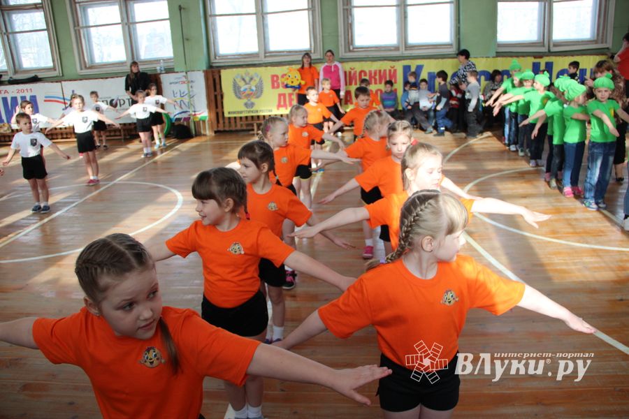 В Великих Луках стартовали спортивные соревнования среди дошколят «Юные олимпионики»