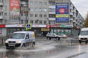 Великие лужи вновь заполнили Великие Луки (ФОТО)