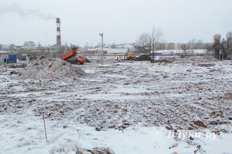 В Великих Луках продолжается расчистка местности для строительства путепровода (ФОТО)