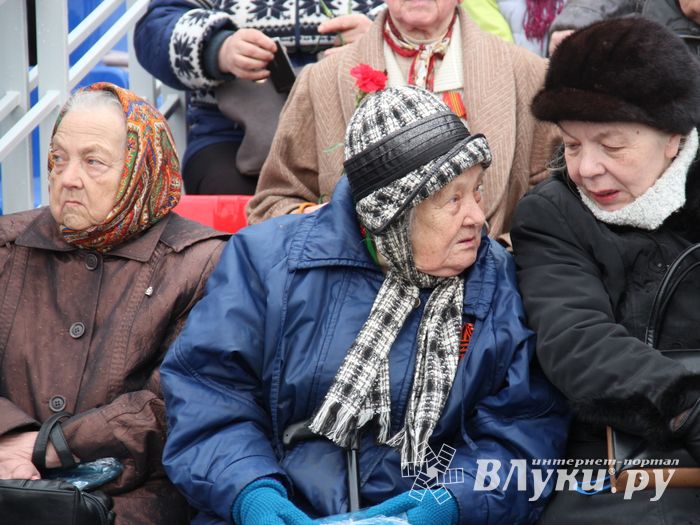 В Великих Луках прошел Парад Победы (ФОТО)