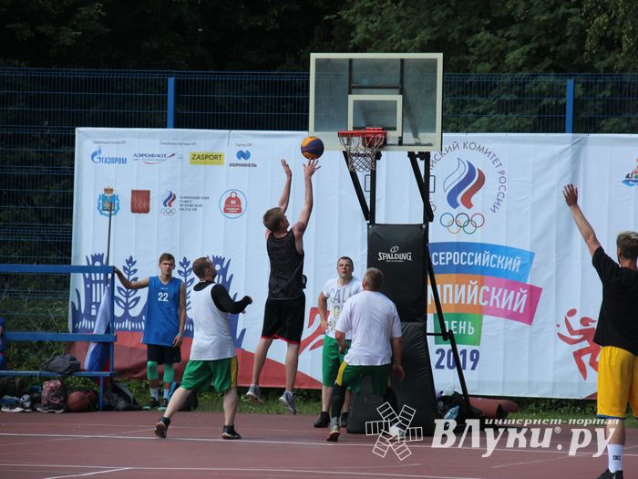 В Великих Луках прошёл Олимпийский День (ФОТО)