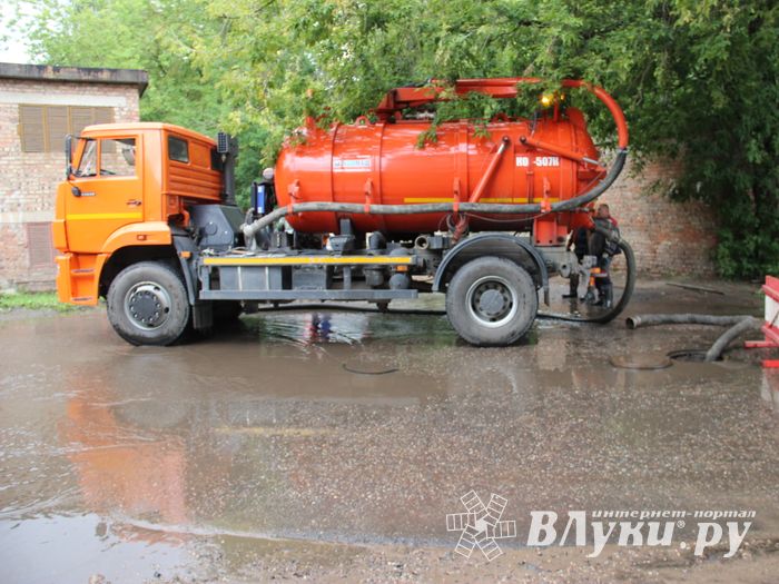 Авария в сетях водопровода на проспекте Гагарина (ФОТО)