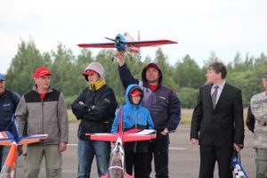В Великих Луках проходит 7-й Фестиваль авиамодельного спорта (ФОТО)