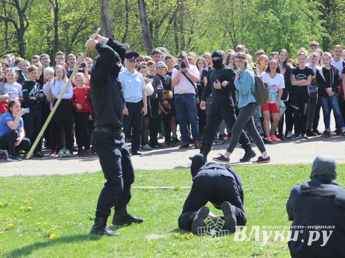 Спецназ «разгромил» на Дятлинке «банду»
