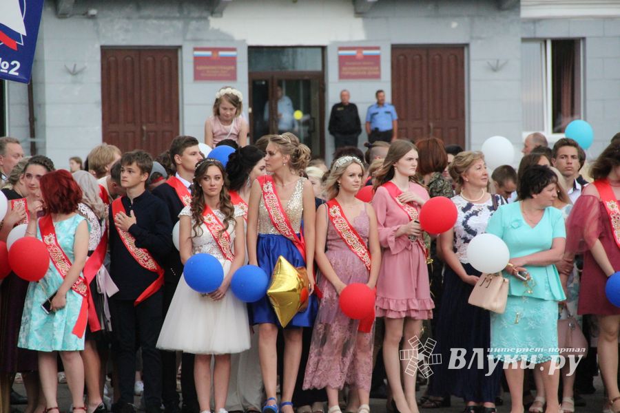 Великолукской «Бригантине» пришлось поплавать под дождём (ФОТО)