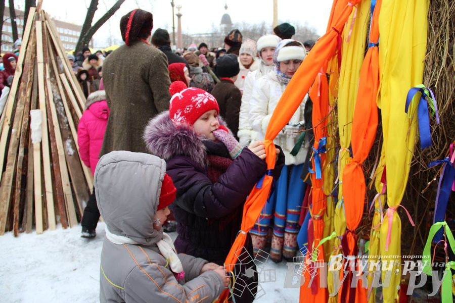 В Великих Луках встретили Масленицу