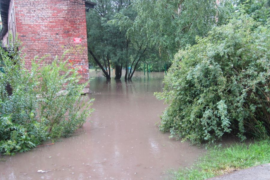 Выявлен самый затопленный двор в Великих Луках (ФОТО)