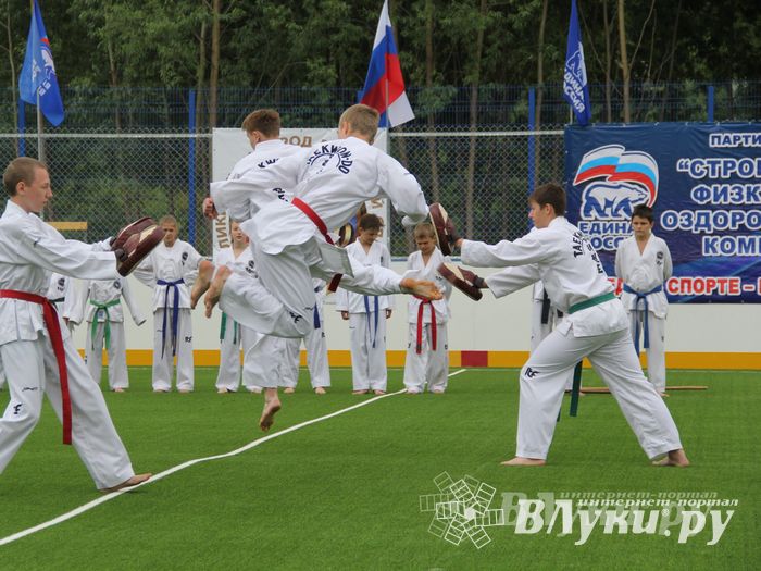 Открытие физкультурно-оздоровительного комплекса в Великих Луках (фото)