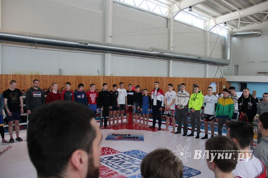 В Великих Луках проходит открытый кубок по смешанному боевому единоборству ММА (ФОТО) (12+)