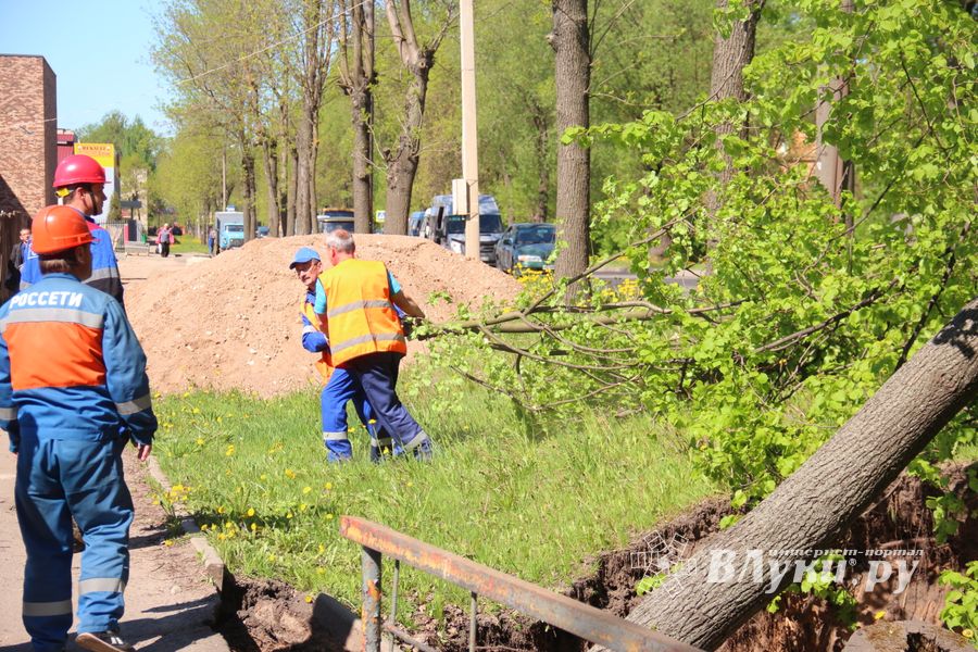 Авария устранена, движение по проспекту Гагарина возобновлено (ФОТО)