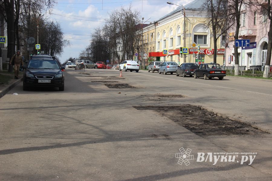 Водителей-великолучан просят быть повнимательнее на проспекте Ленина (ФОТО)