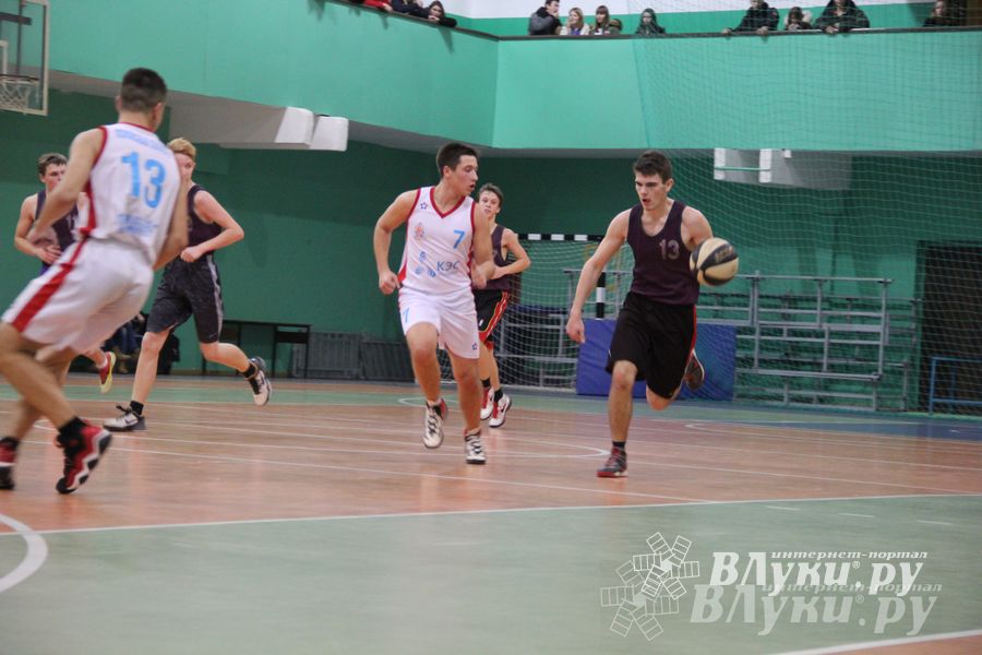 В Великих Луках прошли финальные игры муниципального этапа «КЭС-Баскет» (фото)