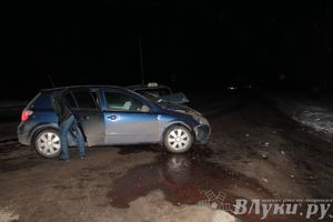 В Великих Луках столкнулись Опель и такси, есть пострадавшие (ФОТО)