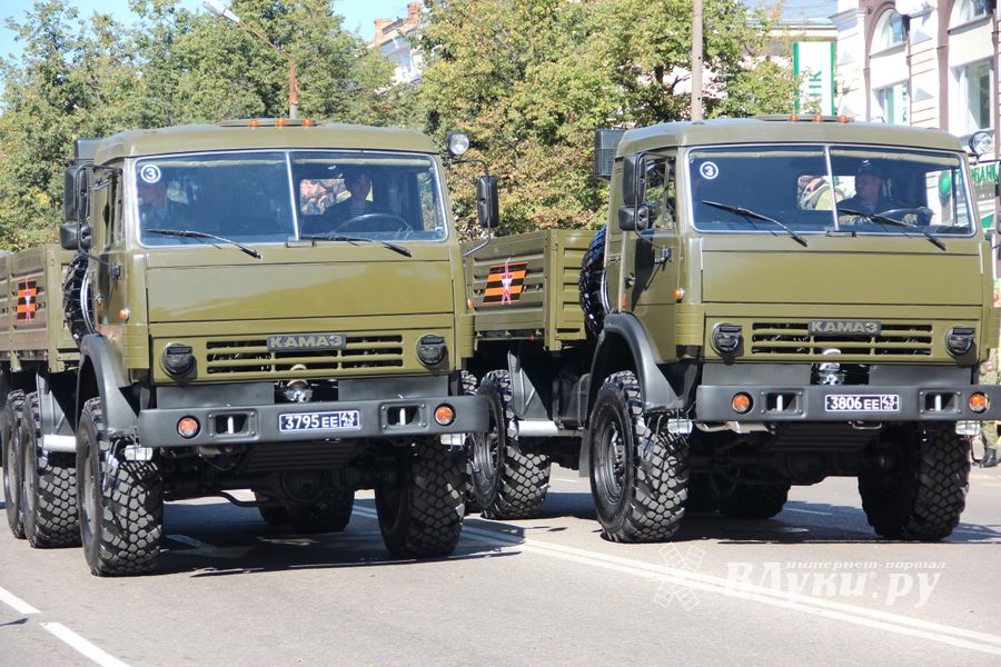Военный парад в Великих Луках, часть II (ФОТО)