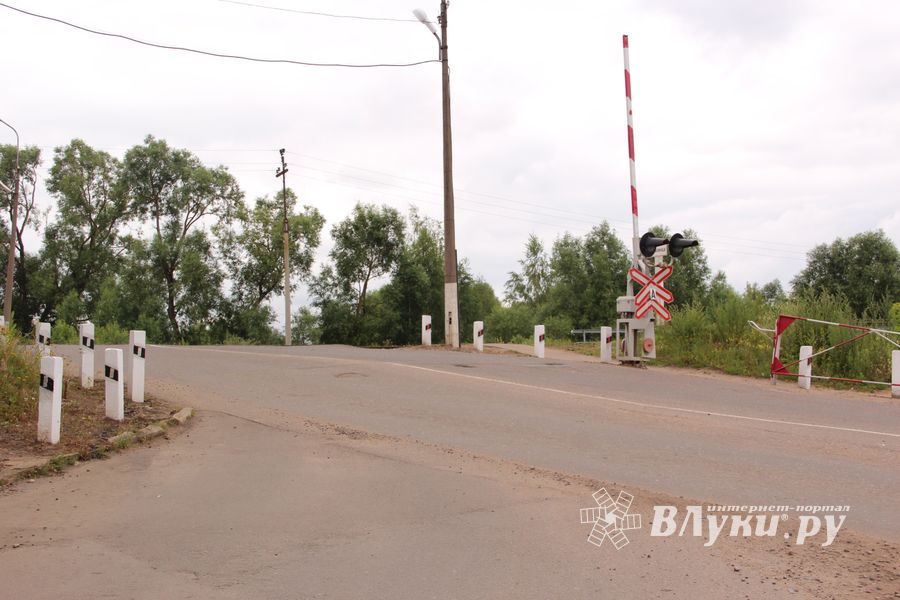 Пока не закрыли навсегда, переезды в Великих Луках стоит отремонтировать (ФОТО)