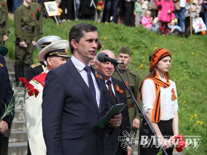 Парад Победы в Великих Луках (фото)