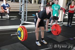 Соревнования по пауэрлифтингу прошли в Великих Луках (фото)