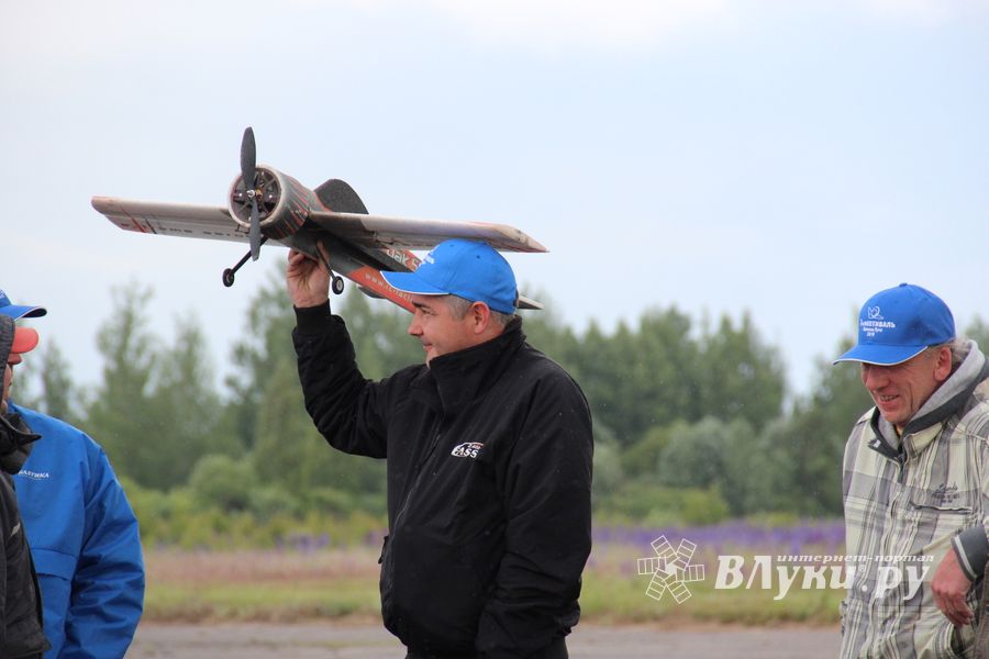В Великих Луках проходит 7-й Фестиваль авиамодельного спорта (ФОТО)