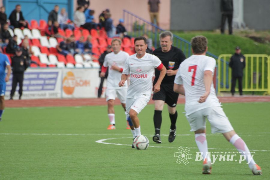 Матч ветеранов ФК «Спартак» и ветеранов великолукского футбола на «Экспрессе» (ФОТО)