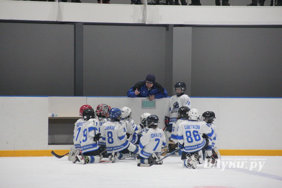 Детский турнир по хоккею прошел в Великих Луках (ФОТО)