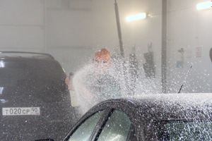 Автомойка в Великих Луках дарит подарки в День автомобилиста (ФОТО)