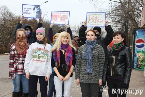 Псковские студенты провели антиалкогольный флешмоб (фото)