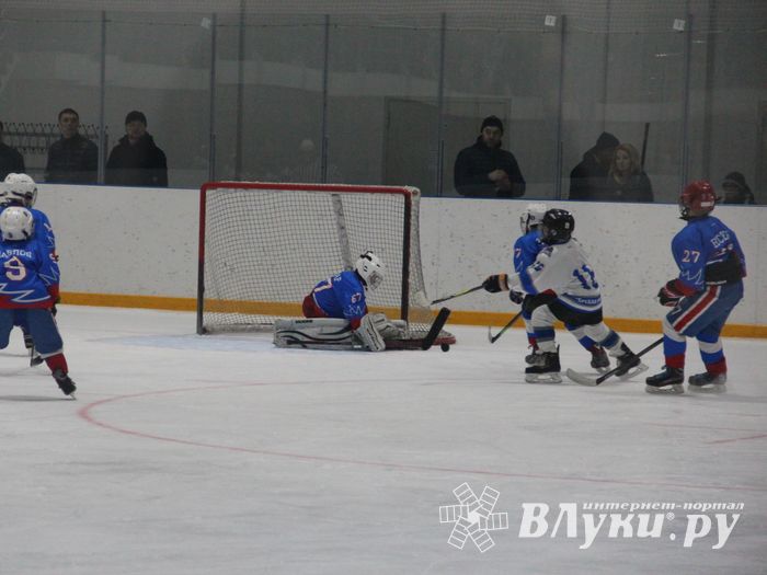 Детский турнир по хоккею прошел в Великих Луках (ФОТО)