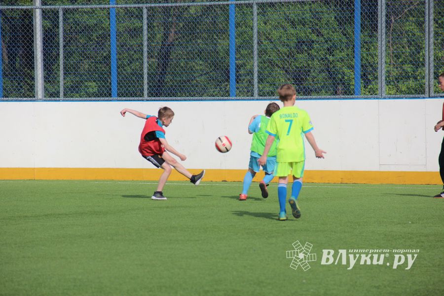 В Великих Луках прошёл Чемпионат по дворовому футболу (ФОТО)