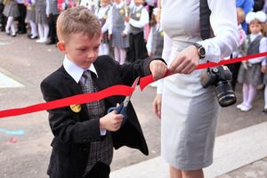 Самую многочисленную школу Великих Лук пополнили 116 первоклассников (ФОТО)