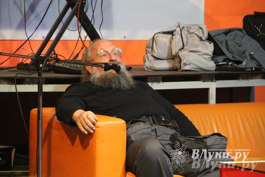 Великолучане посетили лекцию Анатолия Вассермана (фото)