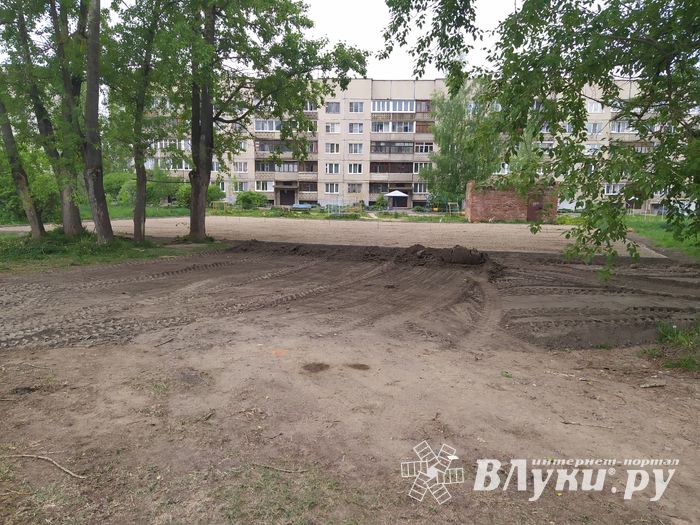 На улице Щорса началось строительство детской площадки (ФОТО)