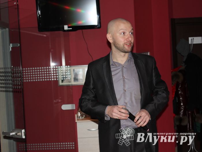 Компания "МТС" поздравляет всех своих клиентов и информационных партнеров с наступающим Новым Годом и Рождеством!