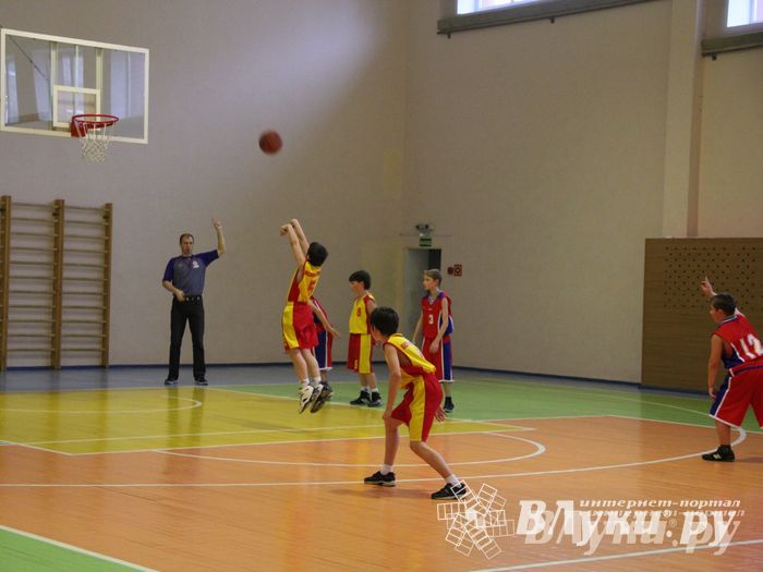 Великолукские баскетболисты стали победителями междугородних соревнований по баскетболу