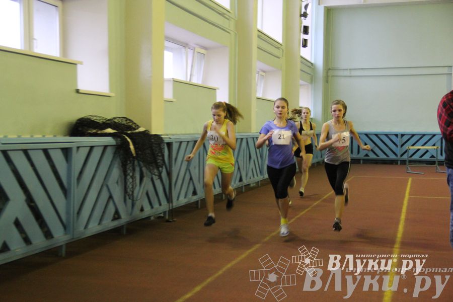 В Великих Луках прошли соревнования по легкой атлетике (фото)