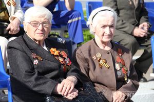 Парад Победы в Великих Луках (фото)