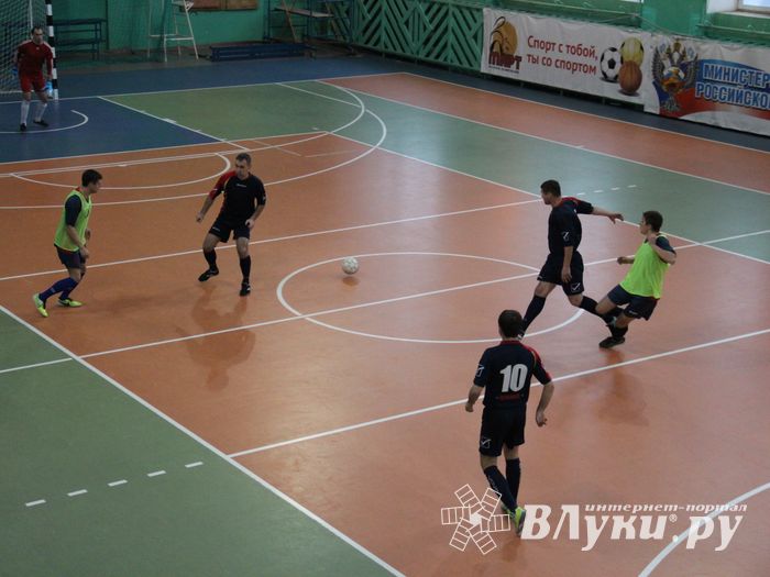 В Великих Луках продолжается первенство города по мини-футболу (фто)