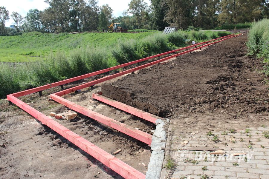 Совсем скоро великолучане смогут гулять по деревянным дорожкам Крепости (ФОТО)