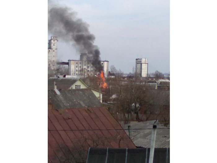 В Великих Луках горел дом (ВИДЕО + ФОТО)