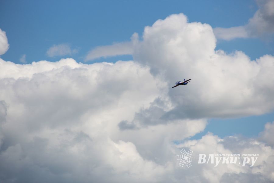 В Великих Луках проходит 7-й Фестиваль авиамодельного спорта (ФОТО)