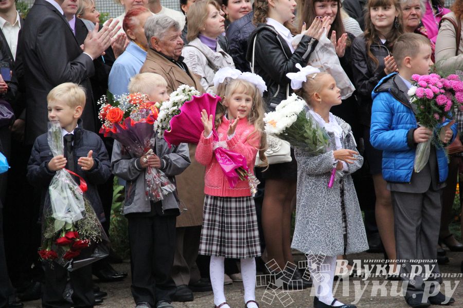 Школы города отметили 1 сентября (фото)