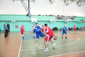 Баскетболисты Великих Лук сыграли со сборной Дмитрова