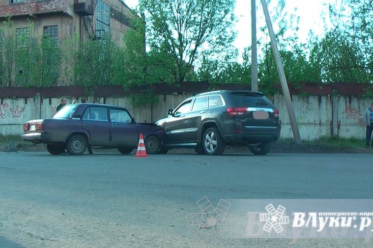 Пешеходный переход на развилке улиц Матвея Кузьмина-Малышева. Быть или не быть?